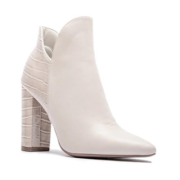 Qupid Signal-84x White Booties Size 8.5 NWB - Picture 1 of 4